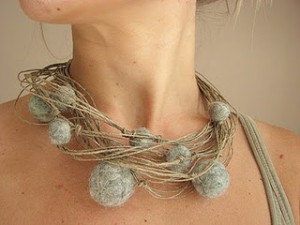 cristina Anuncios de arte, joyas, cosas valiosas en Las Condes |  Lanaterapia donde la crissty curso de fieltro joyeria  , Clases de telar, tejido a telar, telares