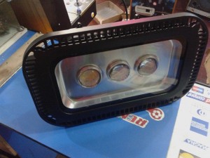 RENTAGAME CHILE Anuncios de arte, joyas, cosas valiosas en La Cisterna |  Foco led estadio 150 watt/precio: $ 150.000, Rentagame: es lider en iluminacion led